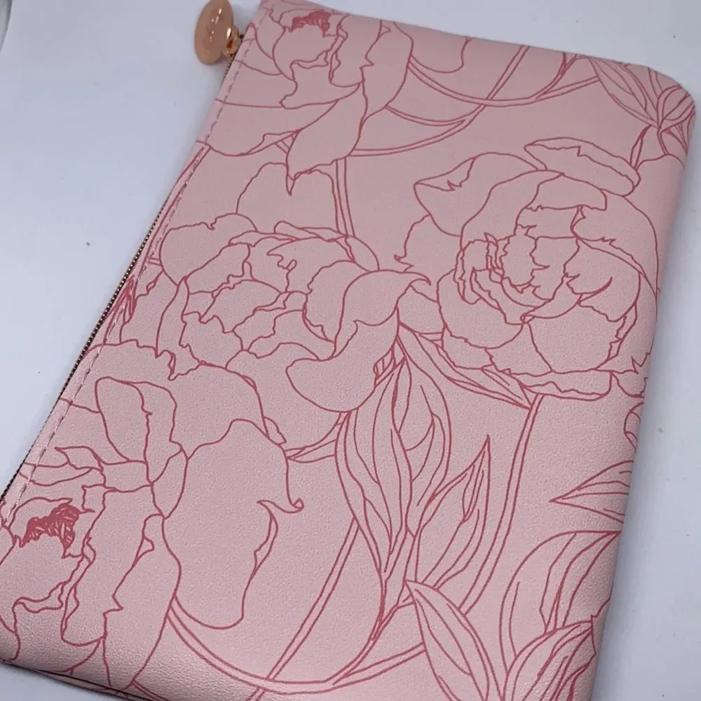 NWT Ipsy May’s bloom-studded Glam Bag